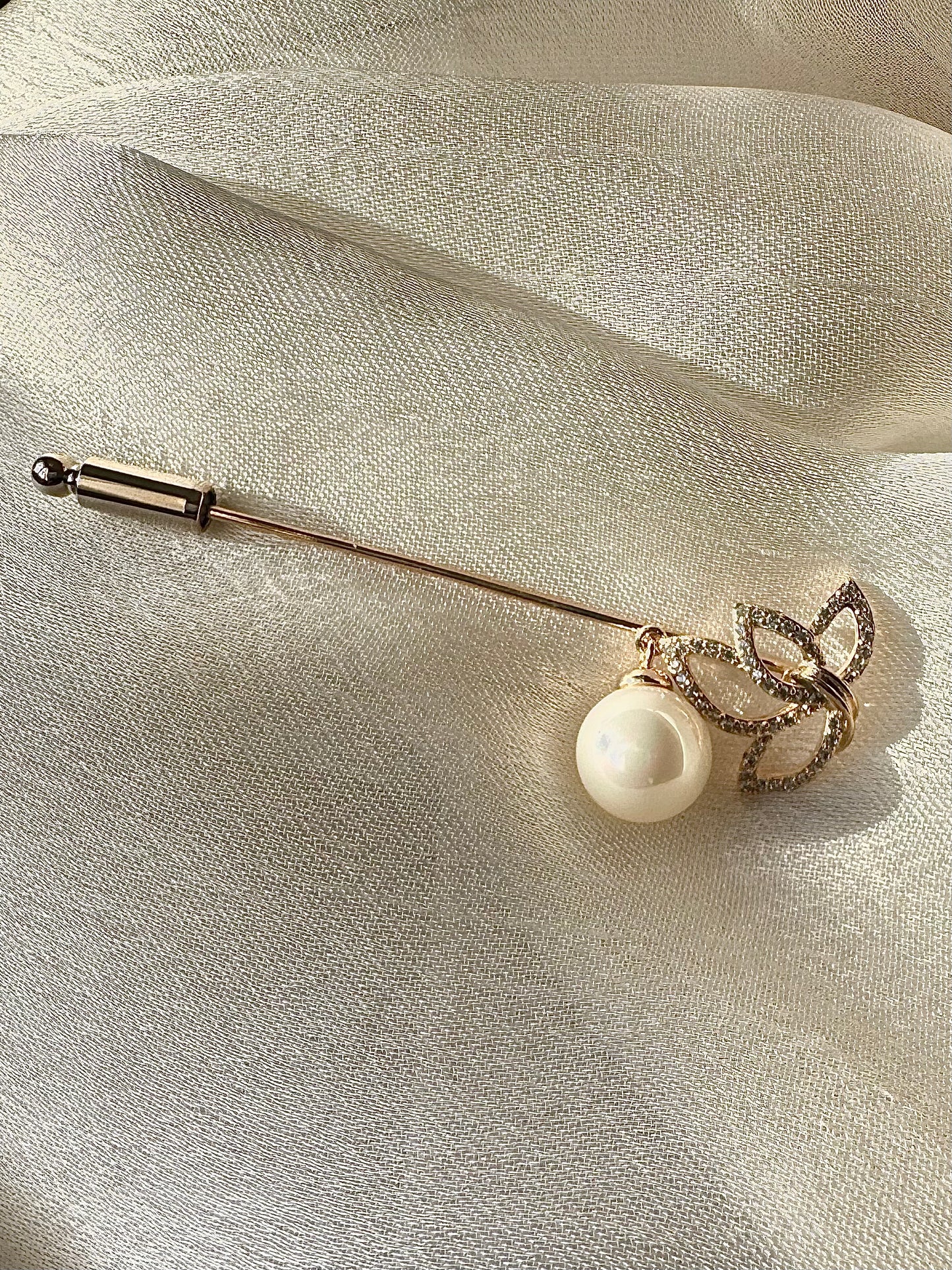 Pearl pin