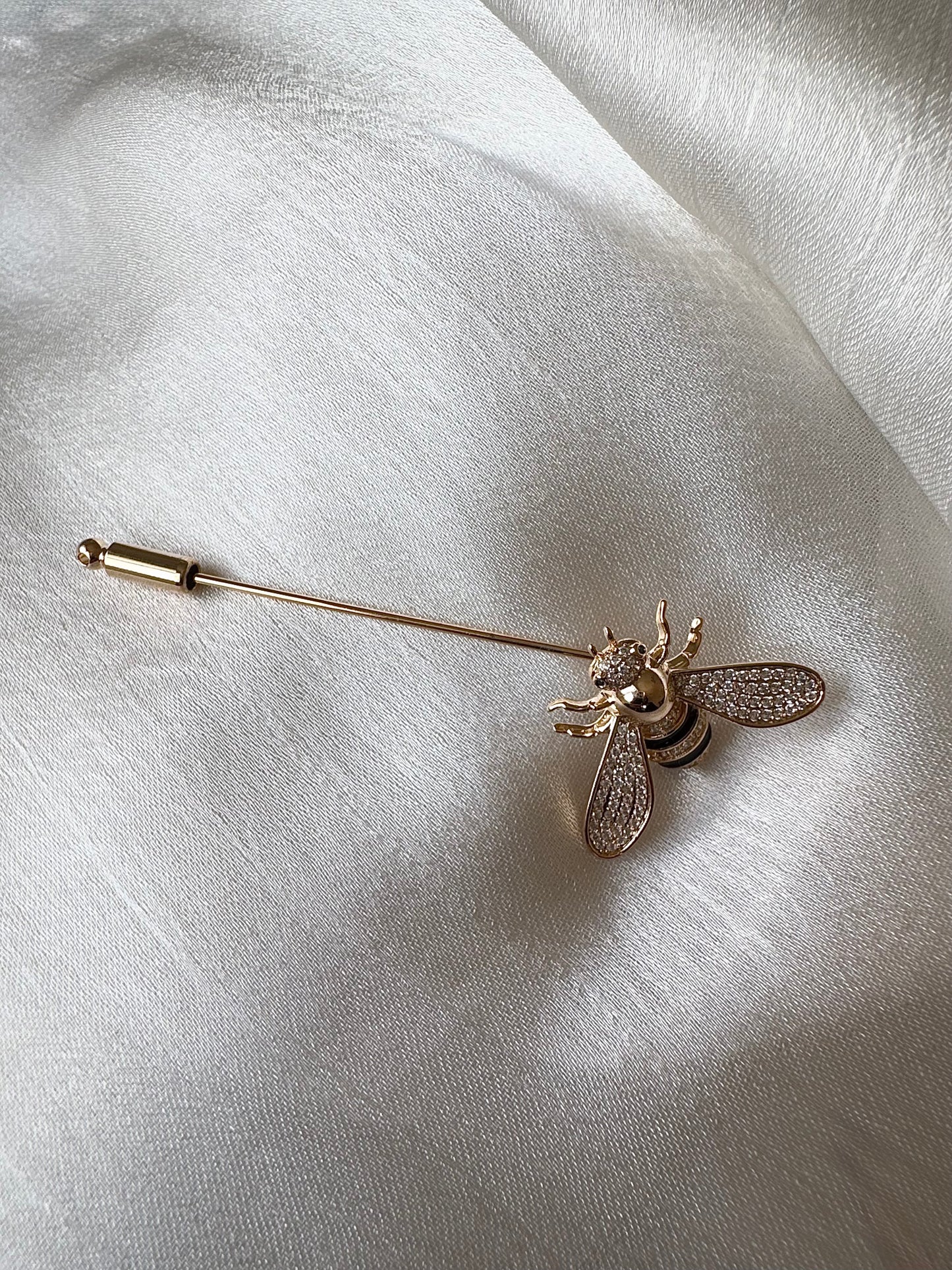 Bee long pin