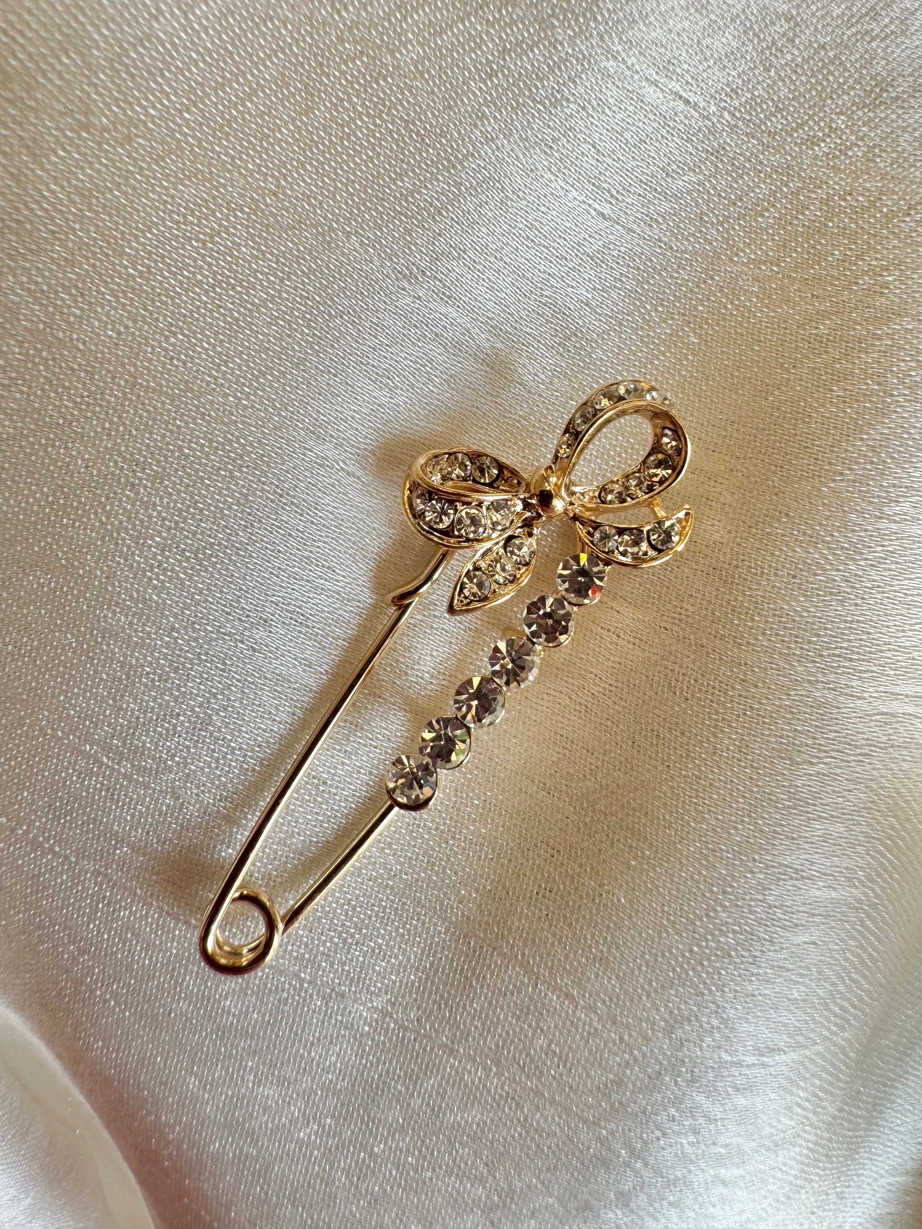 Bow brooch