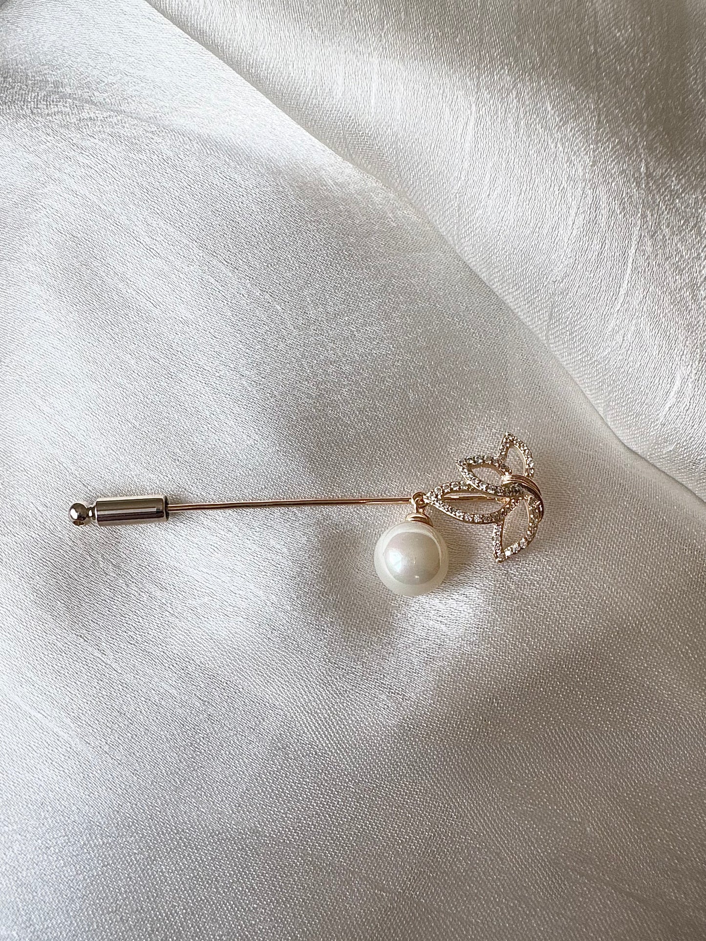 Pearl pin