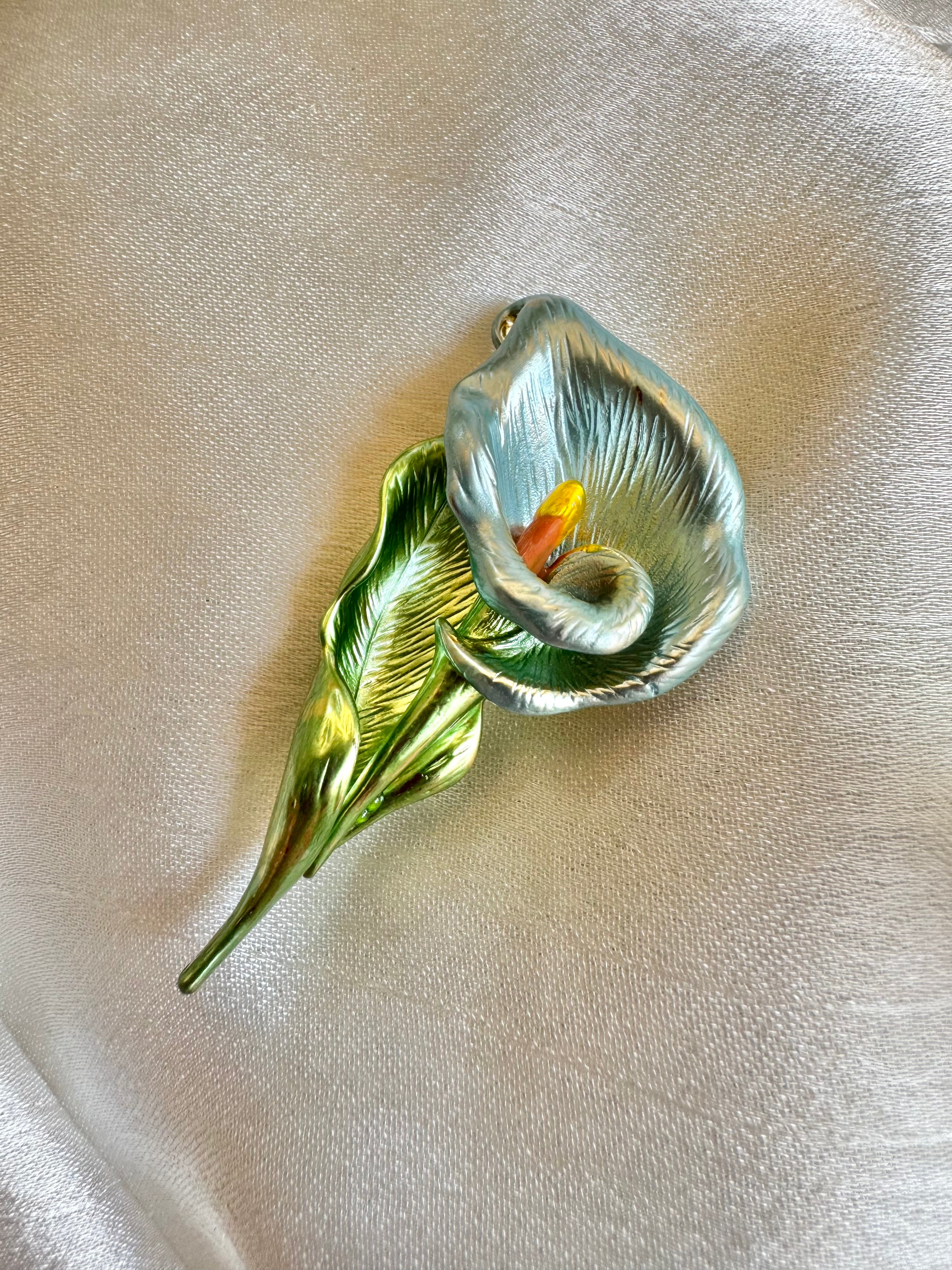 Cala lily flower brooch